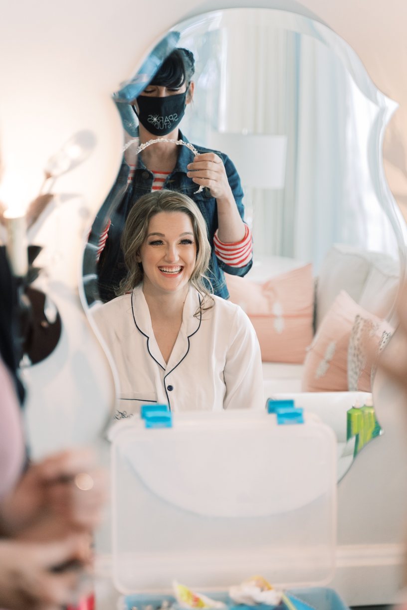 The bridal suite at Canyonwood Ridge has the most gorgeous light! Friends, it could not have been a more gorgeous day at Amanda & Austin's Canyonwood Ridge wedding day! You have to see!