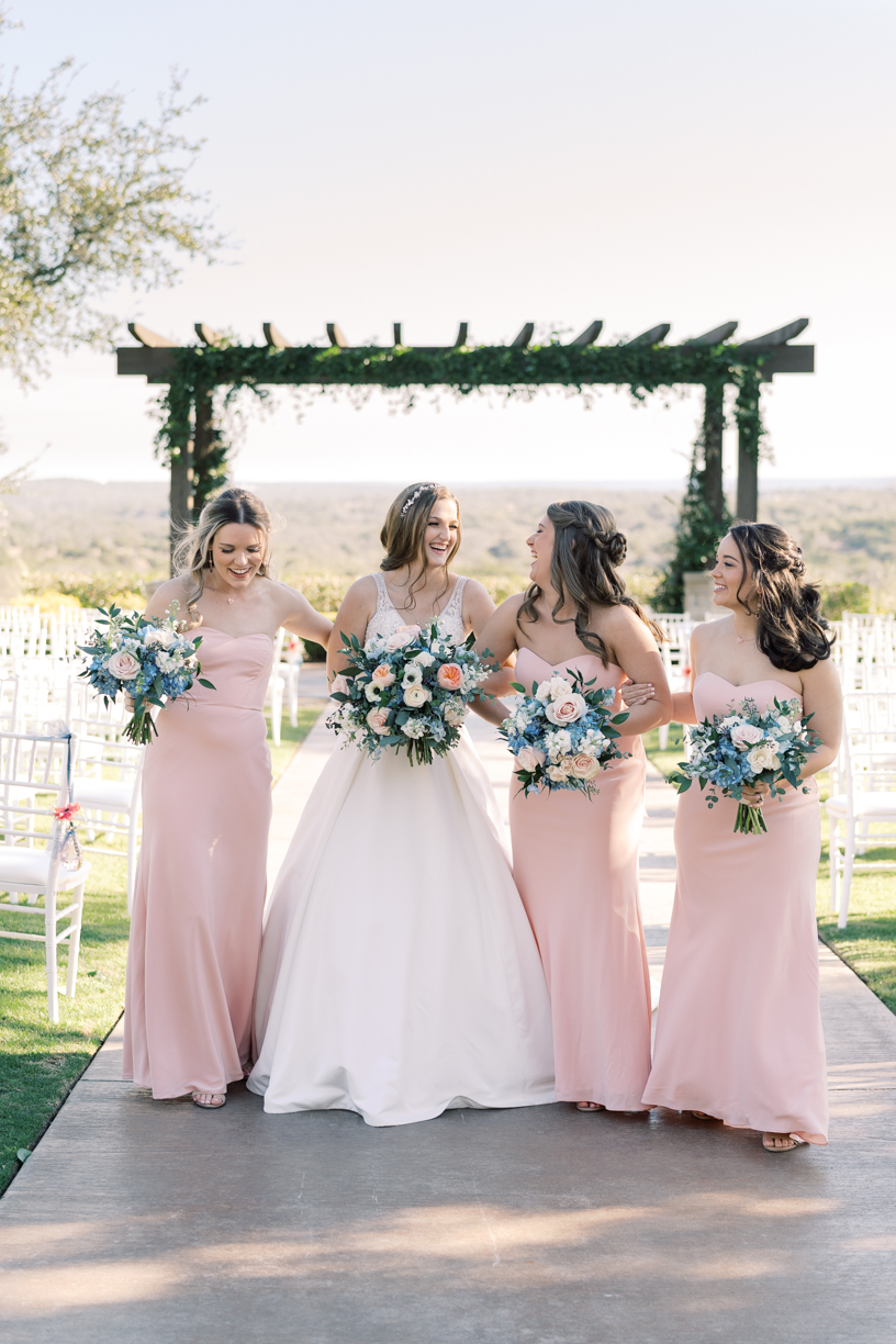 There are so many gorgeous portrait locations at Canyonwood Ridge! Friends, it could not have been a more gorgeous day at Amanda & Austin's Canyonwood Ridge wedding day! You have to see! 