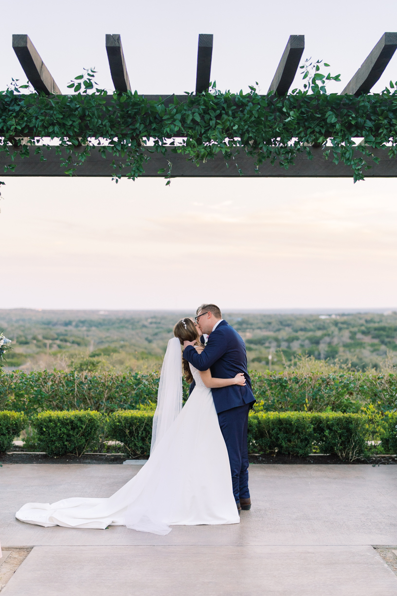 The outside ceremony location at Canyonwood Ridge is so beautiful! Friends, it could not have been a more gorgeous day at Amanda & Austin's Canyonwood Ridge wedding day! You have to see! 