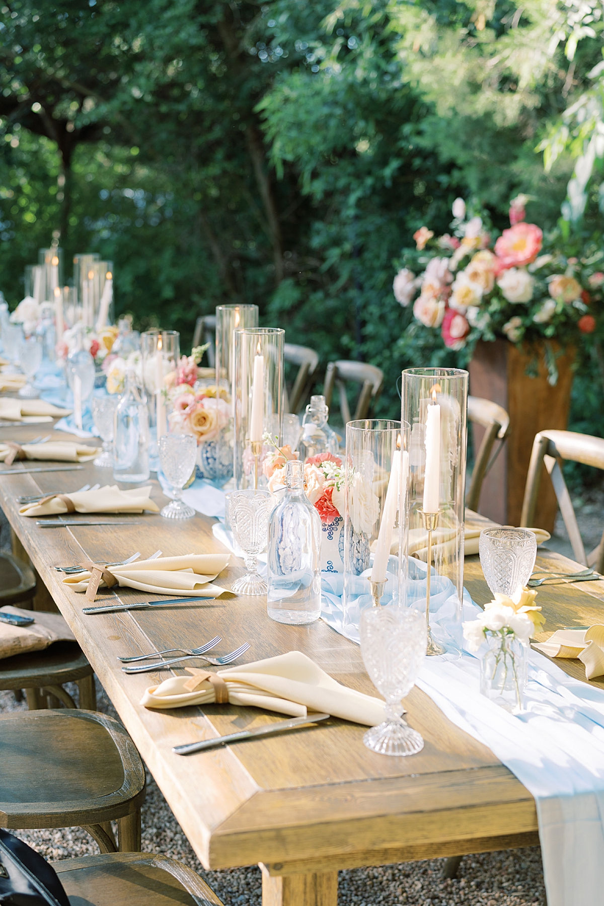 "We have chosen Texas as our home, and even though we aren't from here, we've absolutely loved living here and wanted to honor our chosen home on our day with a little western flair." A custom horseshoe logo, bolo ties, and cowboy boots encouraged..! This super fun western Mercury Hall Wedding was one for the books! Click through to see all of their fun custom wedding details!